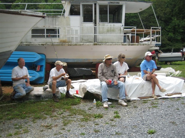 Wednesday, July 9, 2008 workday, crew eating